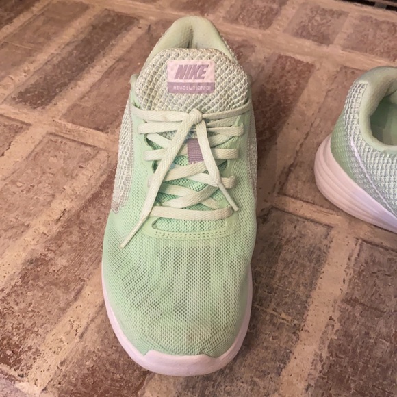Nike Mint Green Running Shoes - Picture 9 of 15